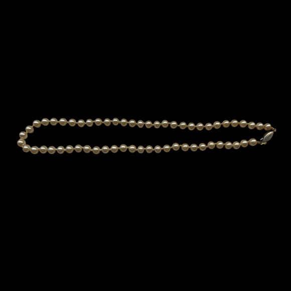 Jewelry - vintage pearl necklace with‎ a G.SILVER clasp